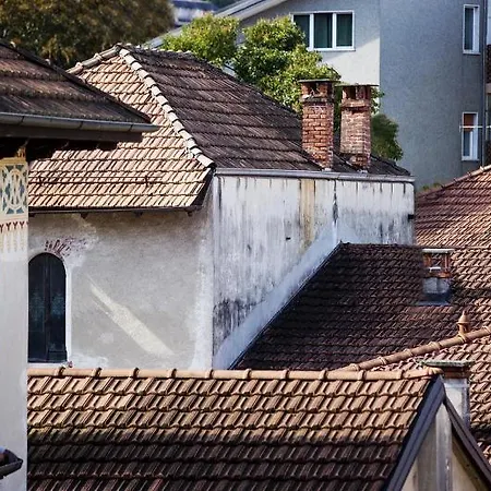 Meeting 3* ستريزا